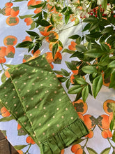 Load image into Gallery viewer, Gold Dot Dinner Napkins
